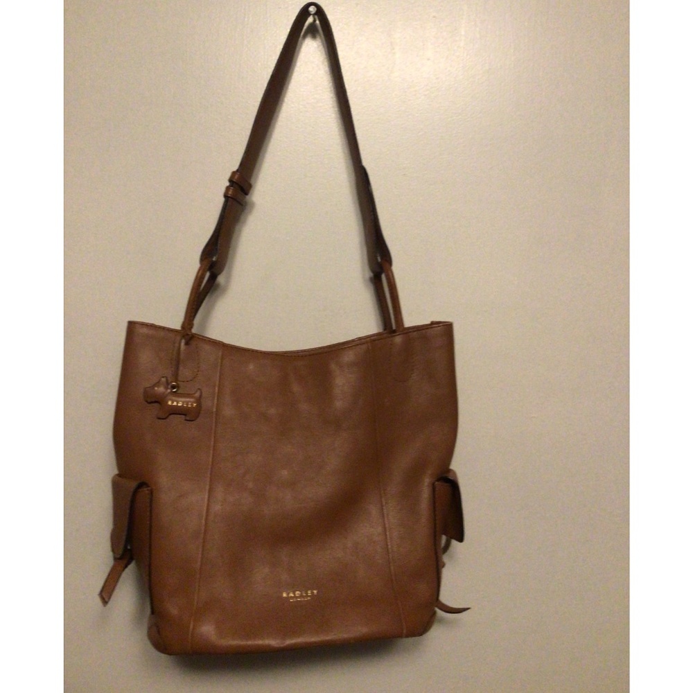 Leather daily carry for office/work with outside pocket leather handbag by Radle
